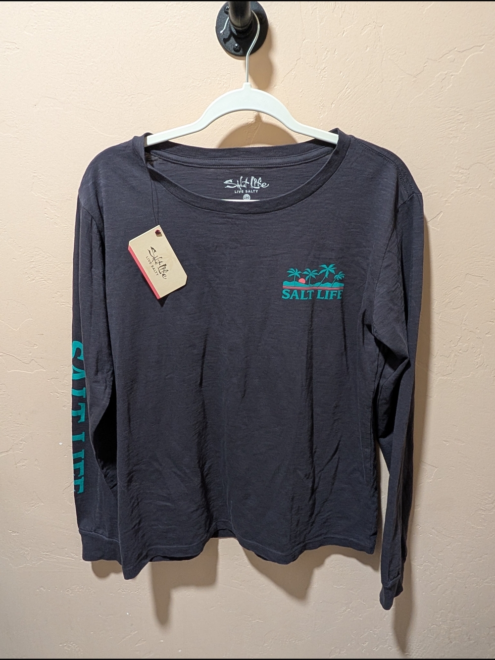 NWT Woman's Salt Life Long Sleeve Tee in Ebony Gray With Coral/Turquoise Palms L